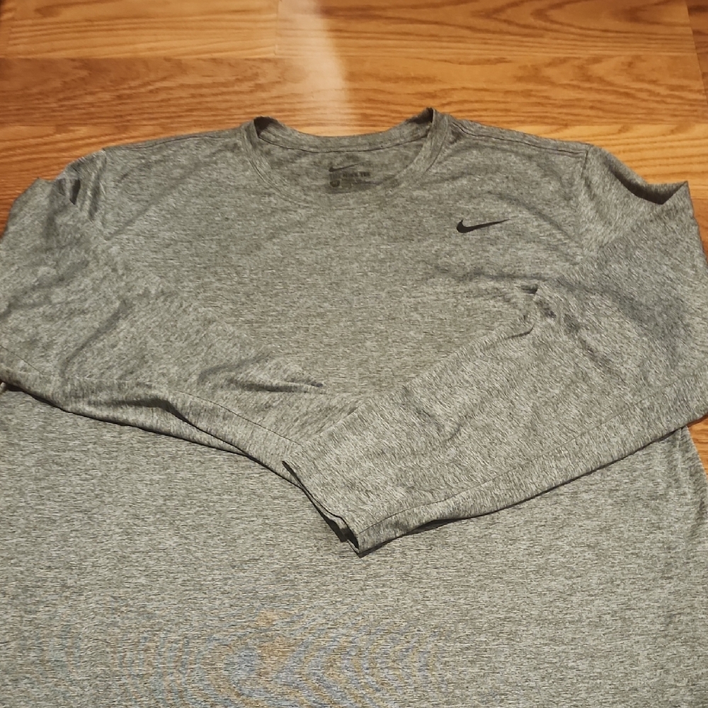 Nike Men's Heather Gray Long Sleeve Tee